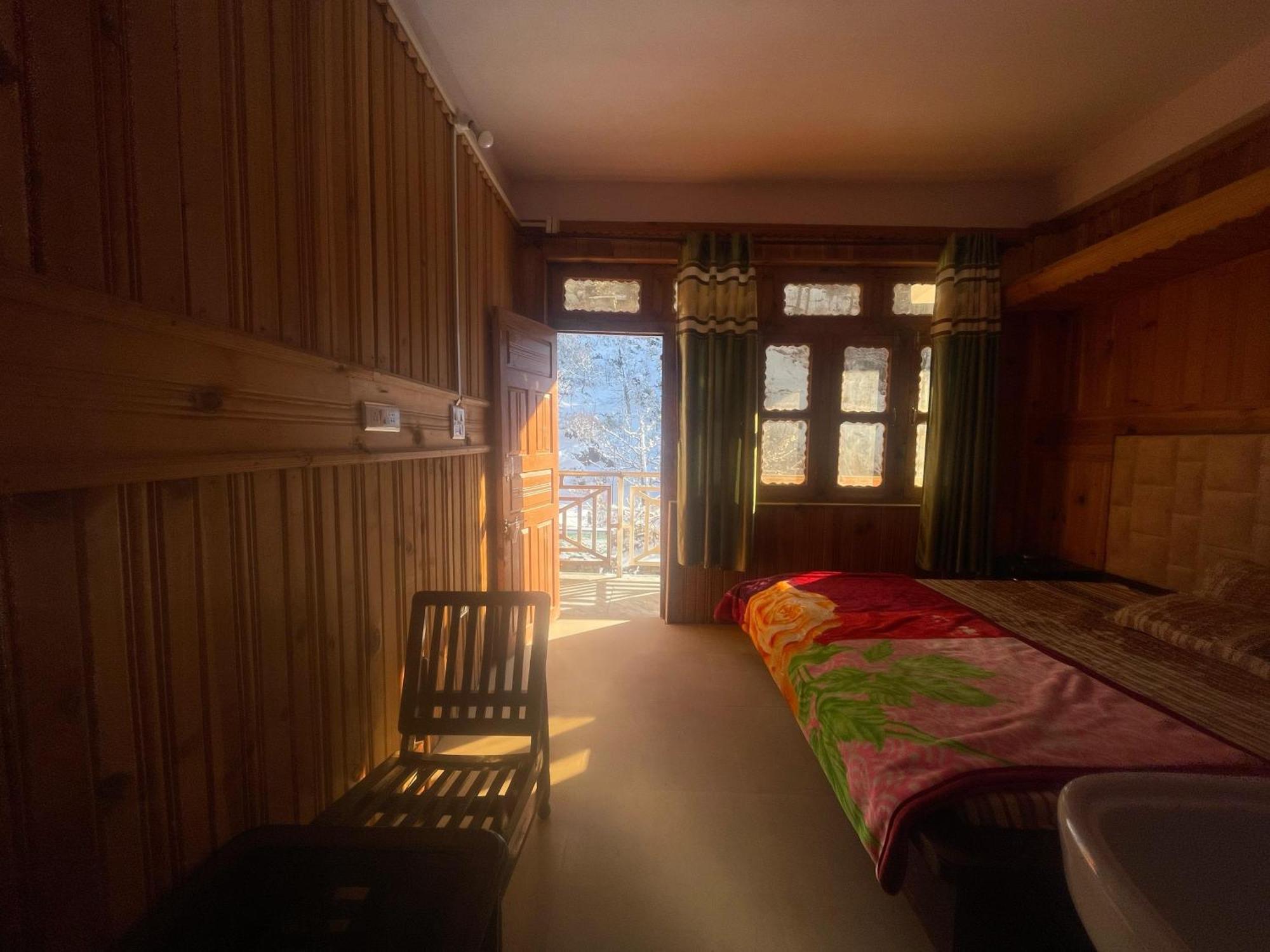 Hotel Sss The Chanshal Retreat Khashdhar Bagian luar foto