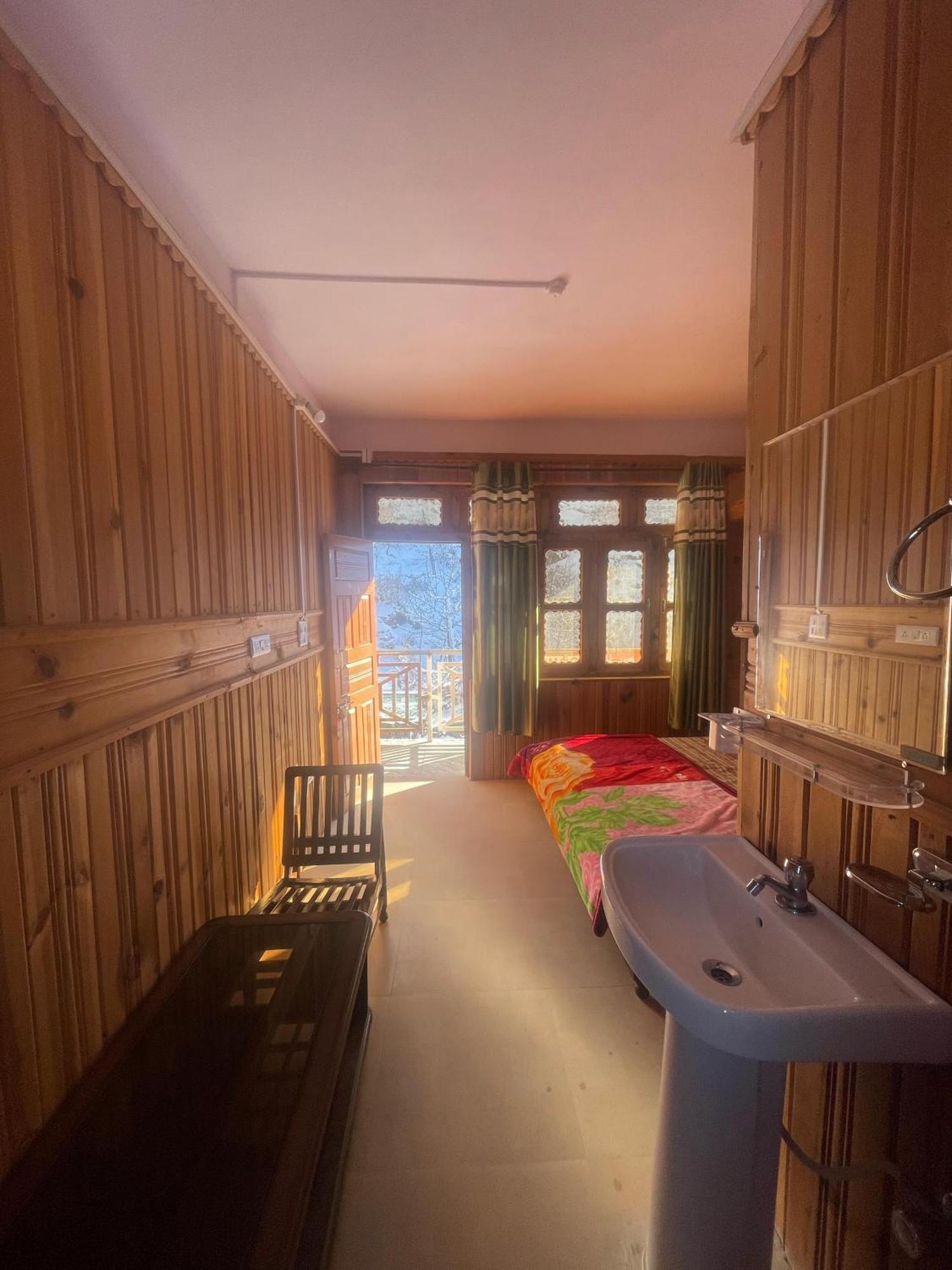 Hotel Sss The Chanshal Retreat Khashdhar Bagian luar foto